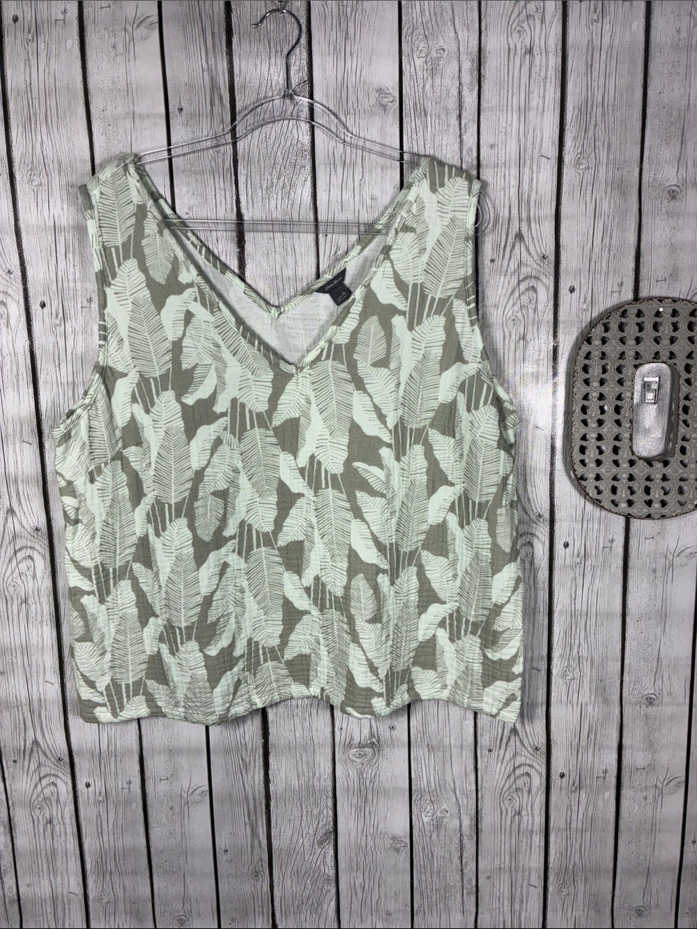 Eddie Bauet| Sleeveless V-Neck Leaf Print Tank Top Size XL